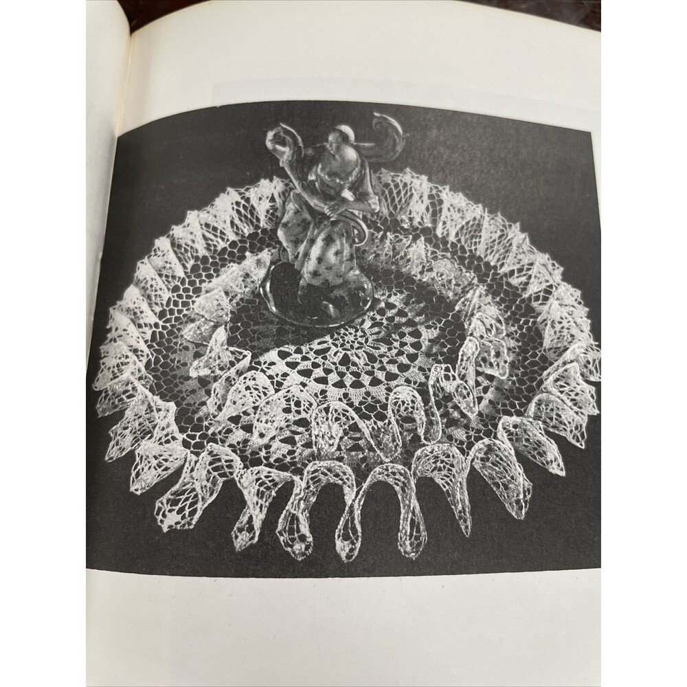 Vintage 1982 Crocheting Ruffles Doilies Patterns Dover Needlework Series - Picture 10 of 11